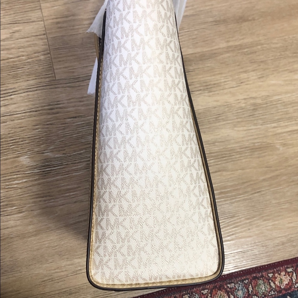New Michael Kors Cream and Gold Large Tote Bag - Picture 12 of 14